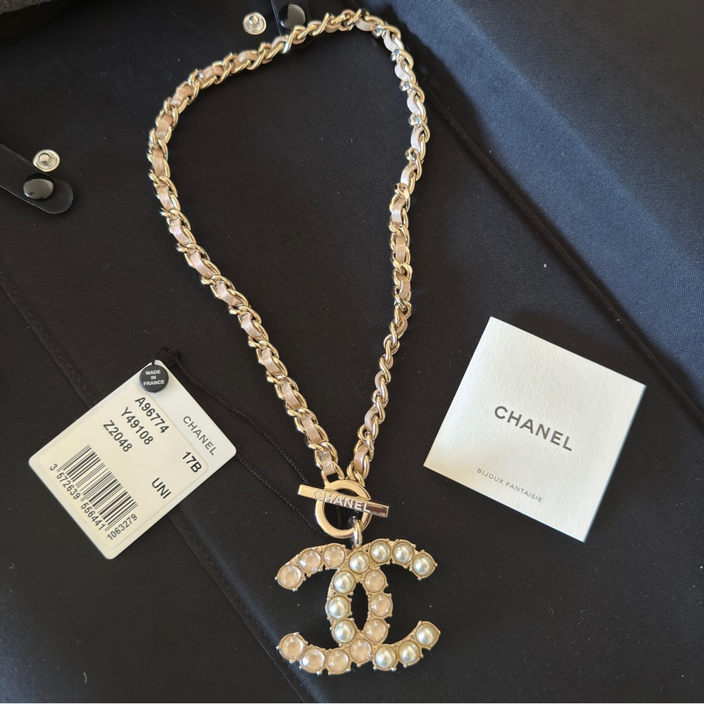 Authentic Chanel Champagne Iridescent LGHW Pearl Toggle Necklace 17B Beige